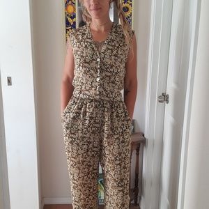 Vintage 2 piece wears like jumpsuit